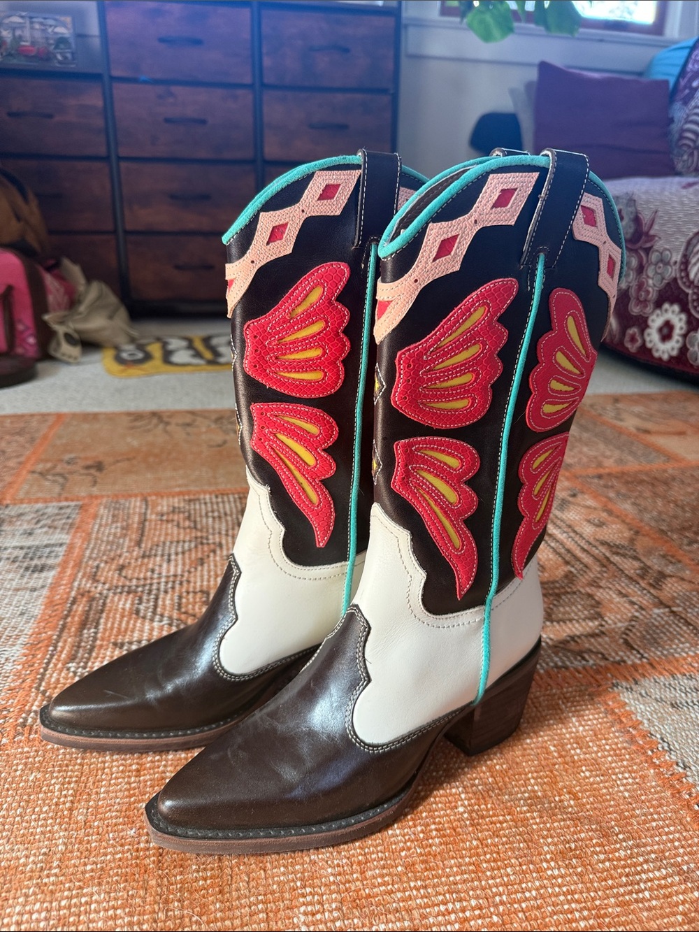 Brand New Women’s Steve Madden “Arroyo” Western Boot in Coral-Multi - Size 8.5